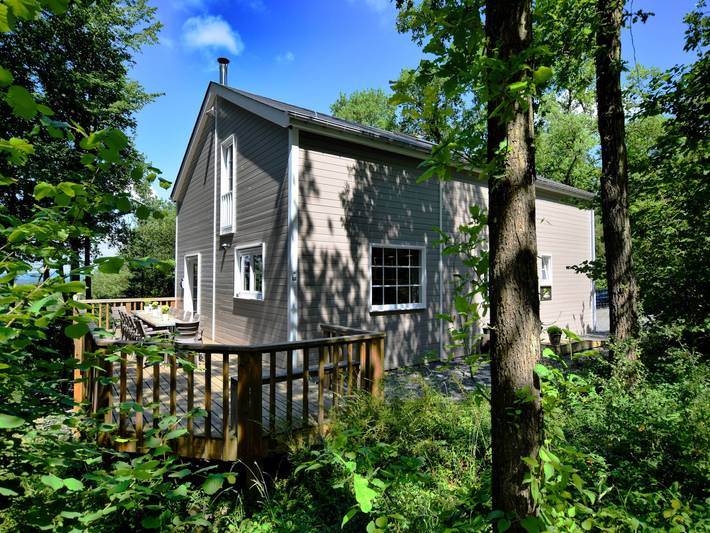 Gîte pour 14 personnes, avec sauna ainsi que terrasse et balcon/terrasse à Érezée