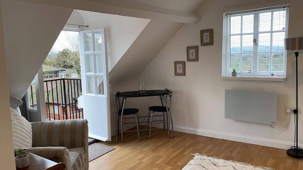 Entire holiday apartment, Apartment Sleeps 2 with Wi-Fi in Ludlow (Shropshire), Shropshire Hills