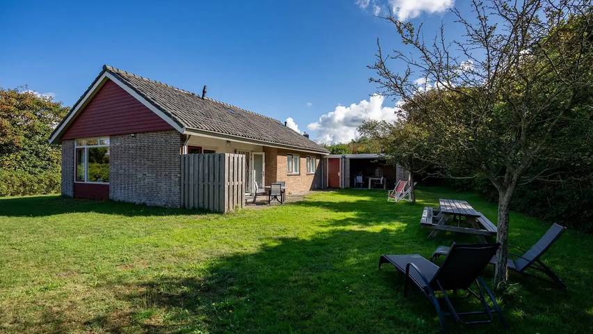 Ferienhaus für 9 Personen, mit Garten in Petten