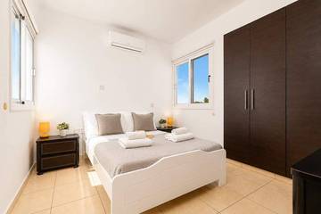 Holiday Rental for 10 People in Nissi Beach, South Cyprus, Photo 3