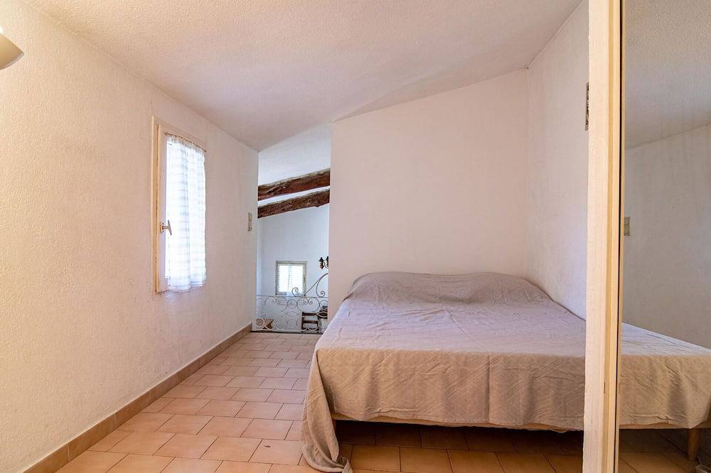 Cosy apartment in villa for 4 people with pool, Wifi, Tv, terrace and parking in Besse-sur-Issole, Brignoles region