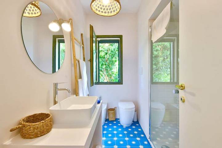 Villa pour 7 personnes, avec terrasse ainsi que jacuzzi et jardin dans Eden Rock - 4
