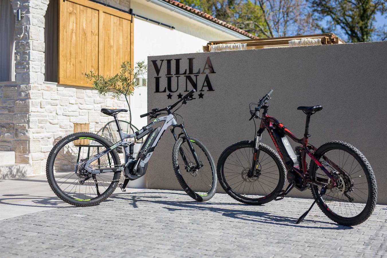 Villa Luna mit beheiztem Pool & E-Bikes in Županje, Polje