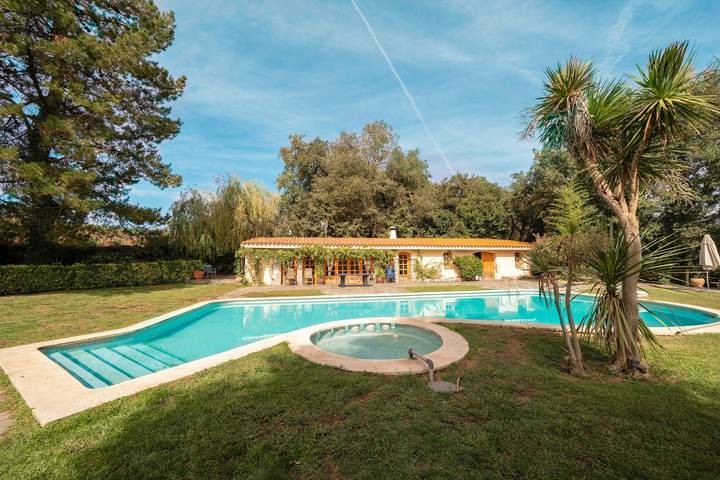Casa rural para 26 personas, con Jardín en Valles Oriental