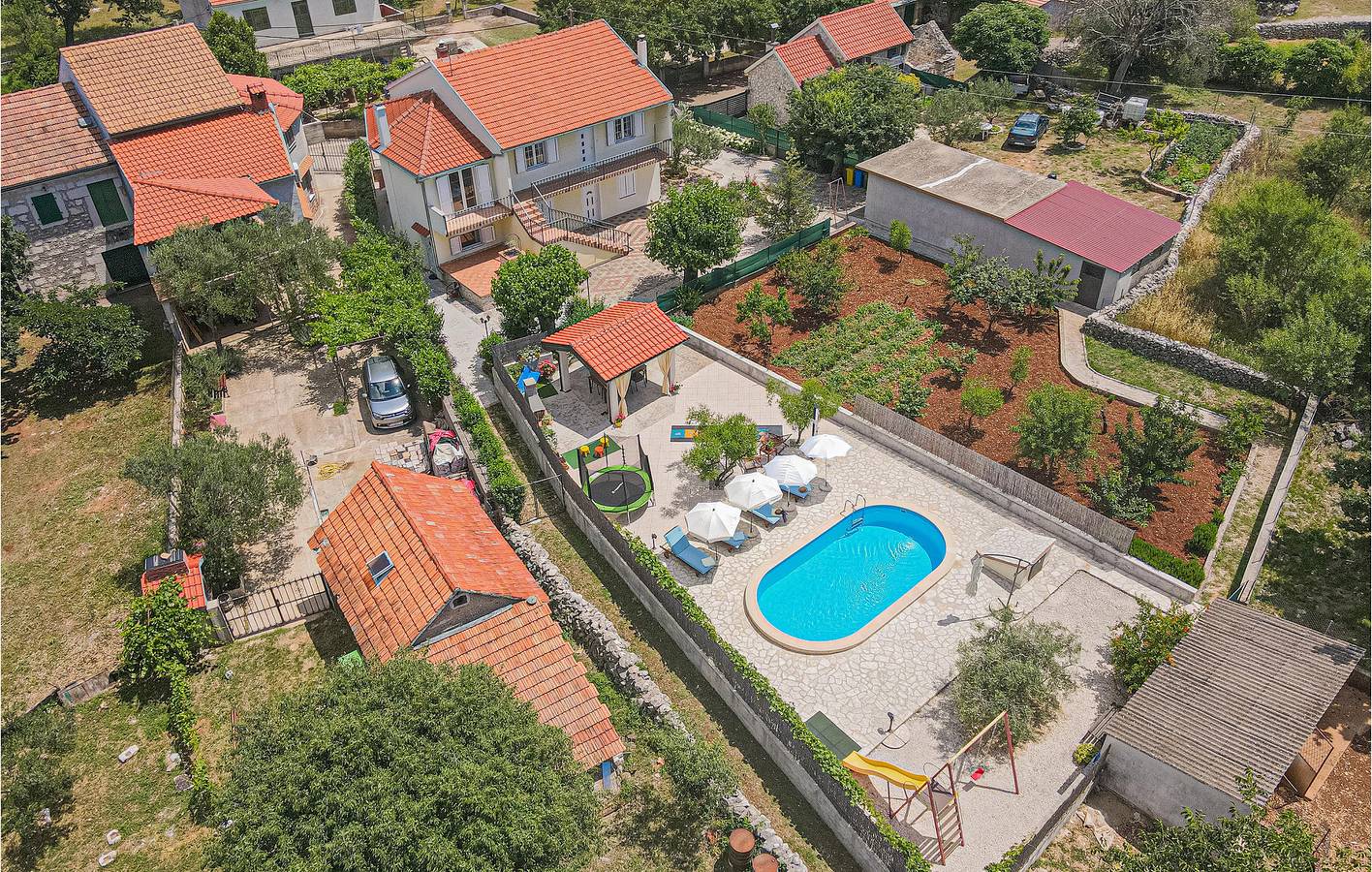Geräumige 2-Zimmer-Wohnung mit Pool, Terrasse und voll ausgestatteter Küche in Sibenik, Šibenik-Knin