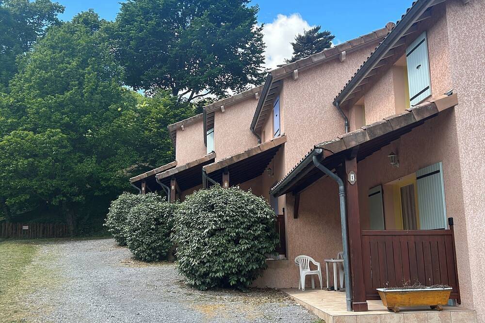 Le soleil d'eau 2 villa avec terrasse, parking in Neyrac les Bains, Meyras