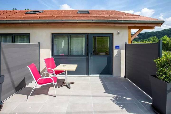 Gîte pour 3 personnes, avec vue et terrasse, adapté aux familles dans Golf Club du Lac d'Annecy - 2