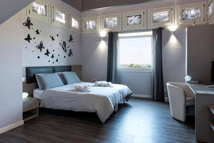 Location de vacances pour 2 personnes, avec Terrasse et Jardin ainsi que Piscine et Vue à Lonato del Garda - 2