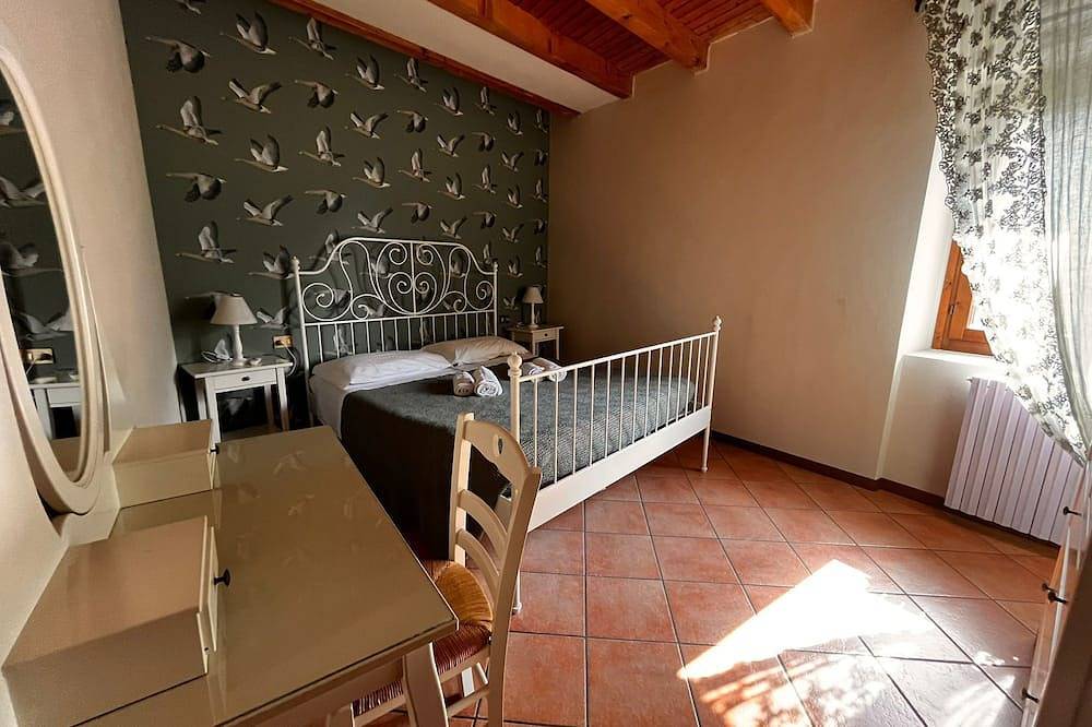 Villa Le Fontanelle mit Pool, Klimaanlage, Seeblick, Smart Tv, W-Lan, Grillplatz in Paratico, Franciacorta