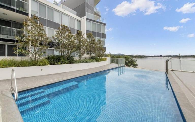 Appartement de vacances pour 4 personnes, avec vue sur le lac et balcon ainsi que vue et piscine