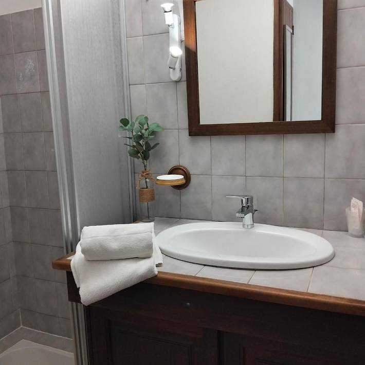 Location de vacances pour 2 personnes, avec Balcon et Terrasse ainsi que Jardin et Piscine à Laval-Saint-Roman - 2