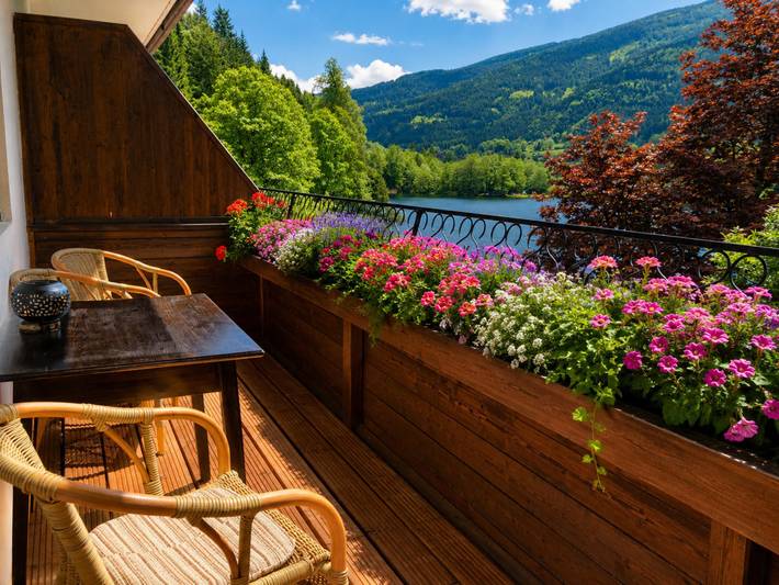 Ganze Wohnung, Ferienwohnung mit Meerblick und Privatstrand in Feld am See, Villach-Land