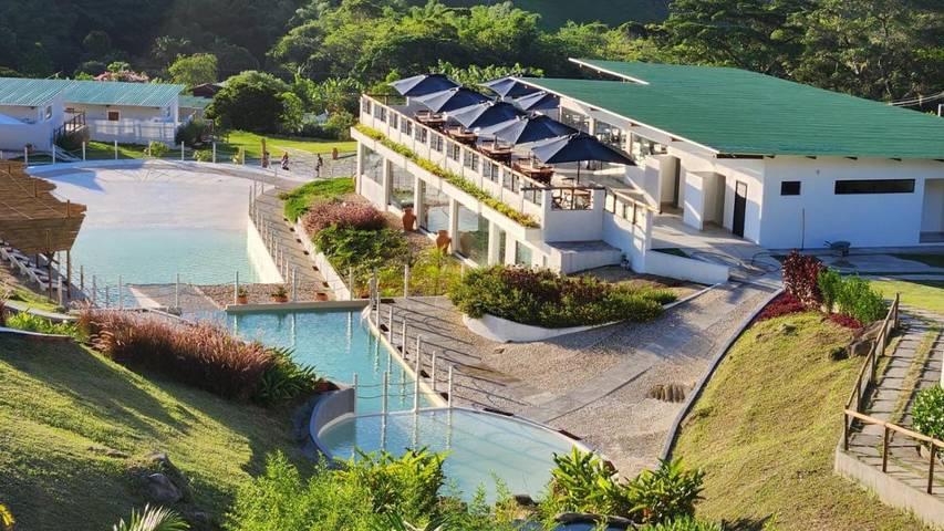 Casas e apartamentos de temporada para 6 pessoas, com piscina e vista e ainda jardim and sauna, adaptado a crianças em Macaé