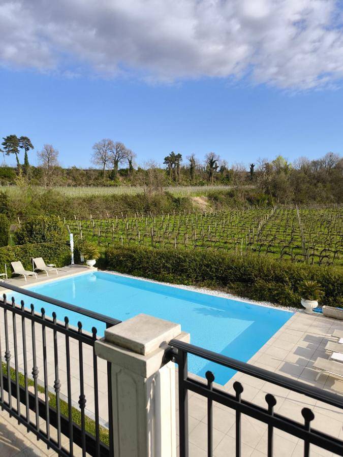 Ferienwohnung für 8 Personen, mit Terrasse und Pool, mit Haustier