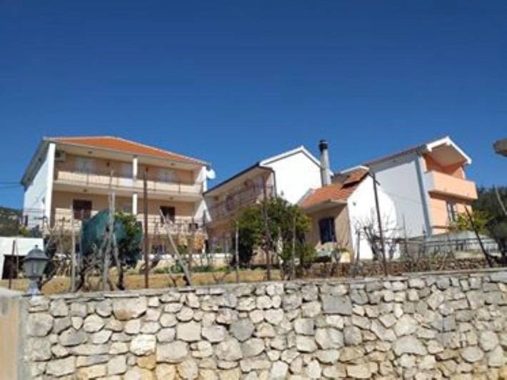 Maison d’hôte pour 4 personnes, avec balcon et jardin