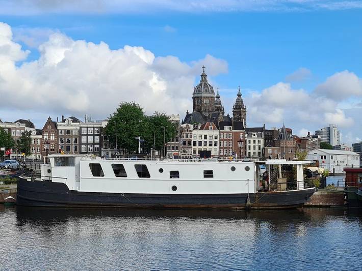 Boot für 4 Personen, mit Balkon und Terrasse sowie Pool und Seeblick