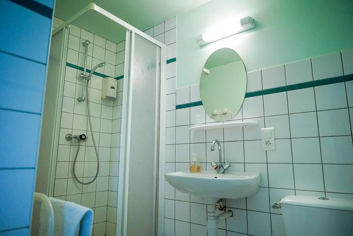 Hôtel pour 2 personnes, avec terrasse ainsi que jardin et vue, animaux acceptés à Saint-Alban-sur-Limagnole - 3