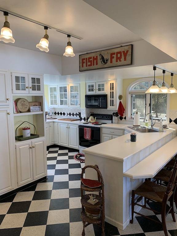 5 Schlafzimmer, 1 1/2 Badezimmer am Silver Lake in Wyoming County