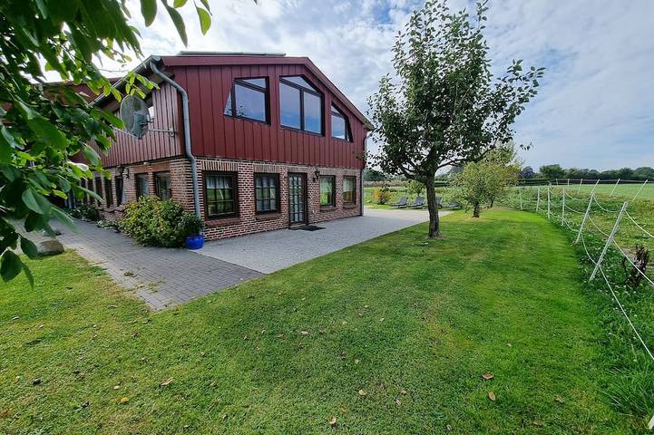 Bauernhof für 12 Personen, mit Terrasse und Garten in Hasselberg