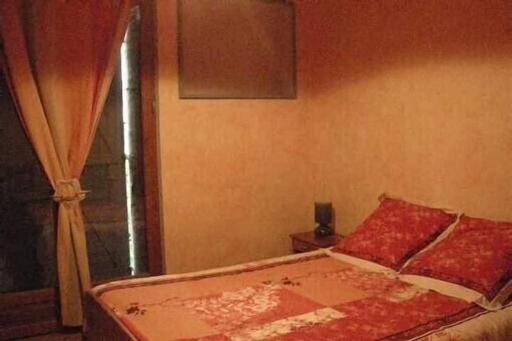 Gîte pour 6 personnes, avec balcon et jardin à Escoutoux