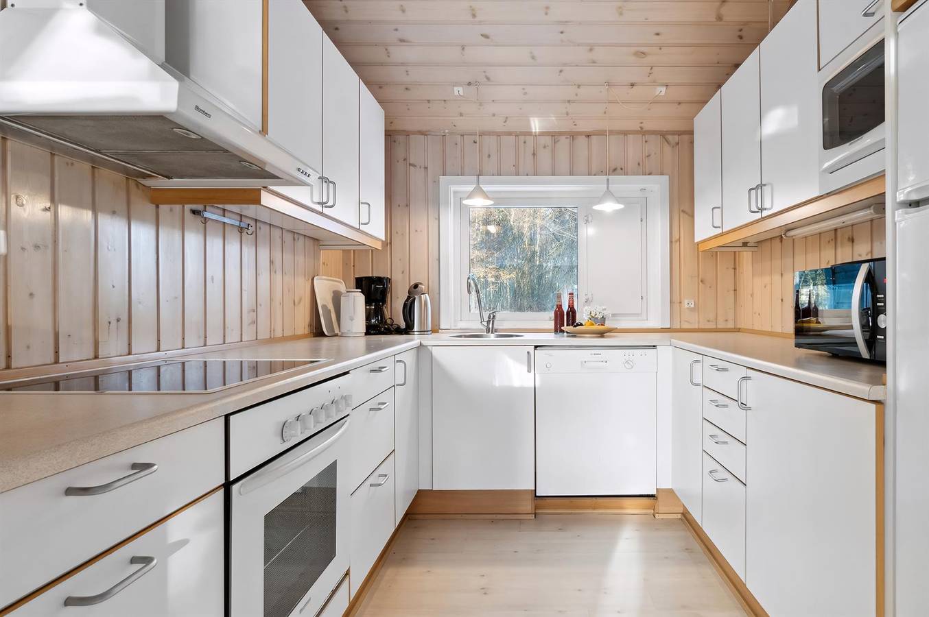 Pet friendly home in Nexø with sauna in Sommerodden, Dueodde
