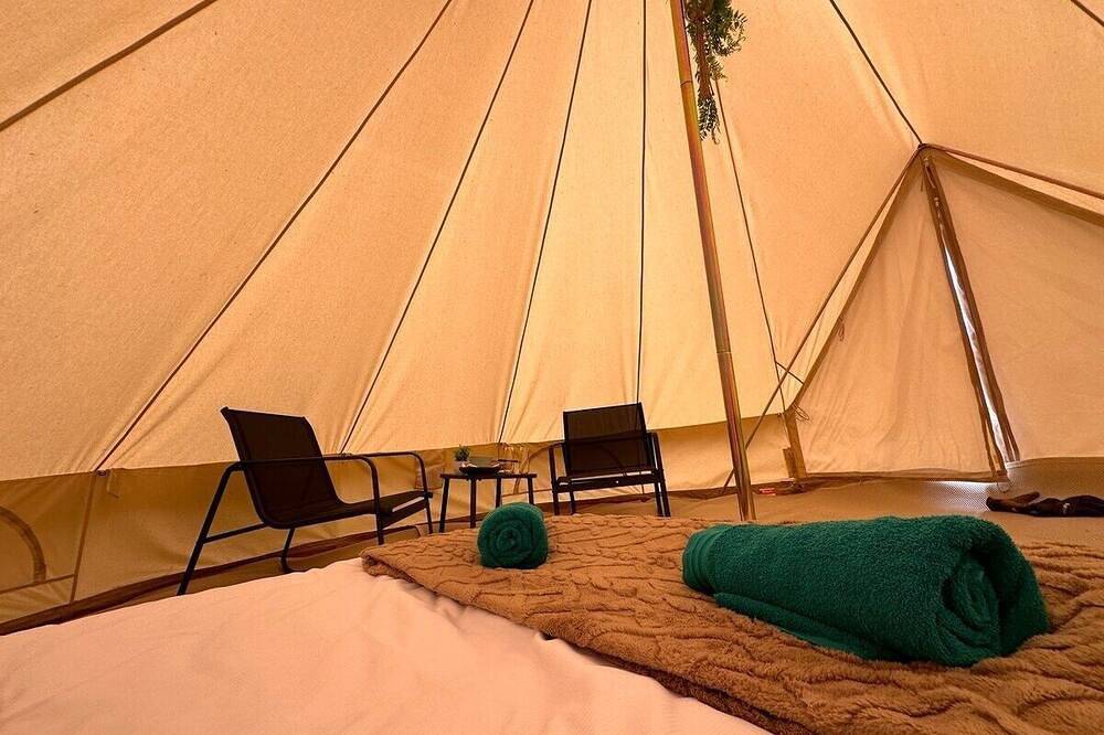 Entire apartment, Barn Owl Tent in Meadow in Buckinghamshire