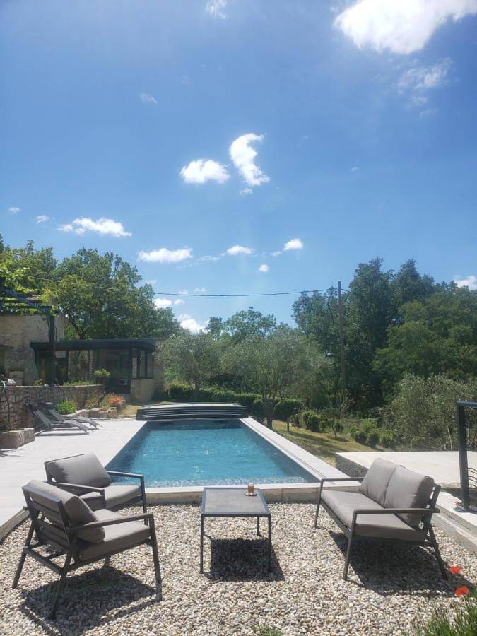 Maison d’hôte pour 2 personnes, avec piscine ainsi que terrasse et vue