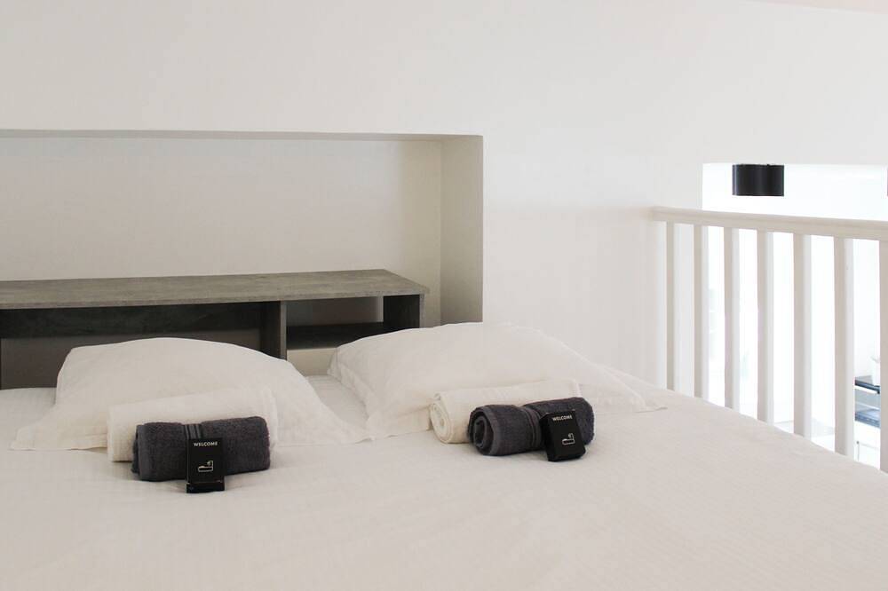 Apartamento entero, Studio with terrace 15 min by subway from Paris in Bois-Colombes, Altos del Sena