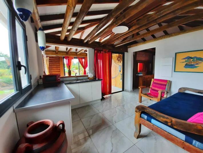 Location de vacances pour 2 personnes, avec terrasse et jardin ainsi que piscine et vue dans Port-Louis (Guadeloupe) - 2