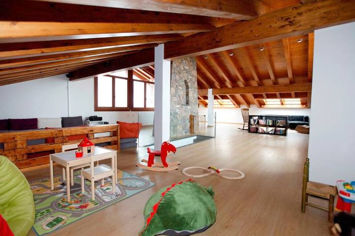 Casa rural para 19 personas, con jacuzzi y jardín además de piscina y balcón en Ripollès - 3