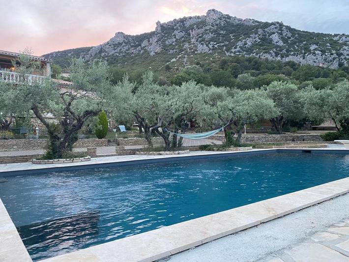 Maison de vacances pour 4 personnes, avec terrasse ainsi que piscine et jardin - 1