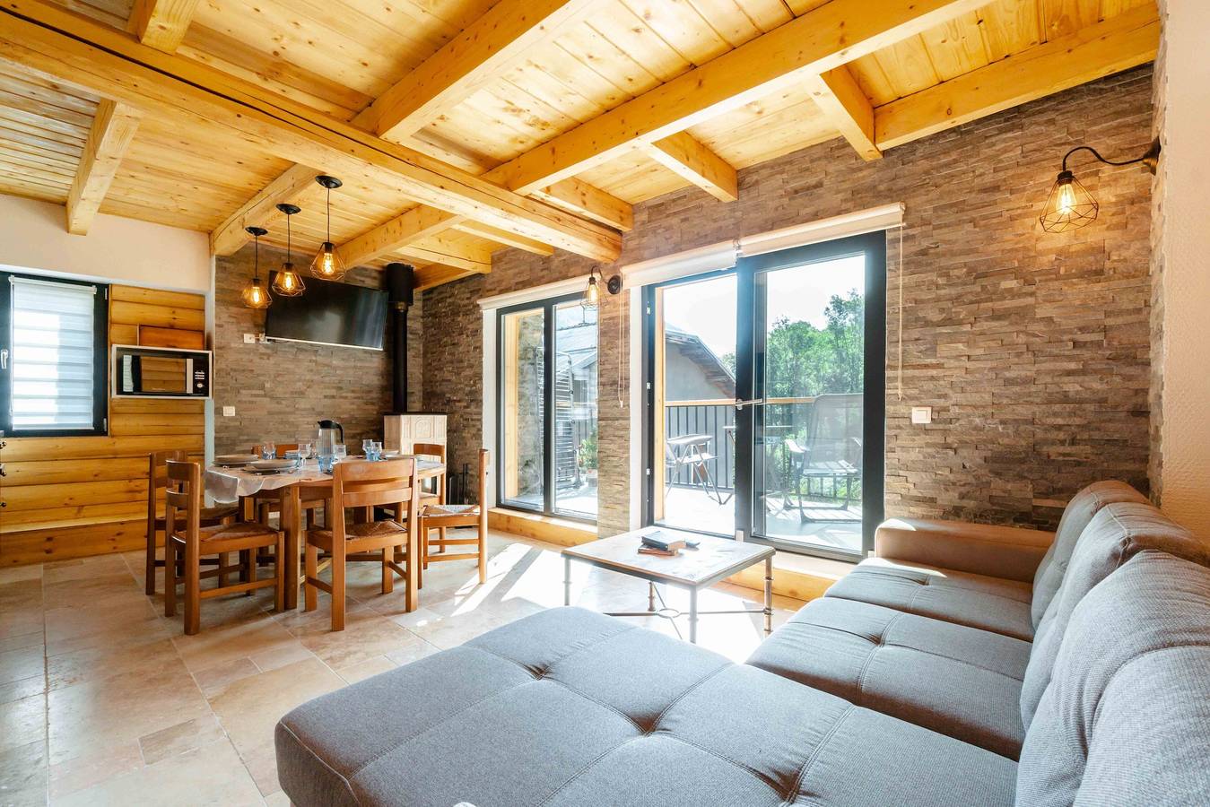 Appartement entier, Appartement 'Agréable Chalet 3 Étoiles 3' avec vue montagne, Wi-Fi et climatisation in Courchevel, Les Trois Vallées