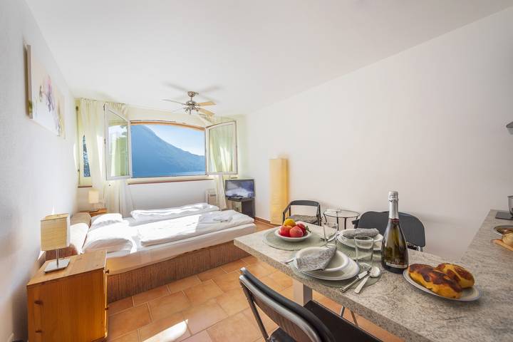 Ferienwohnung für 2 Personen, mit Seeblick und Terrasse am Luganersee - 2