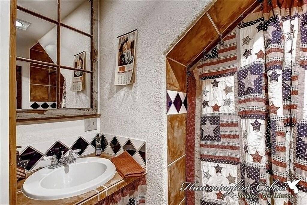 Wild Horse Lodge: \"Tolles Interieur und Platz für alle!\" Mit Whirlpool. in Alto, Lincoln County (NM)