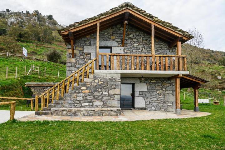 Apartamento para 4 personas, con Terraza además de Jardín y Vistas en Soba