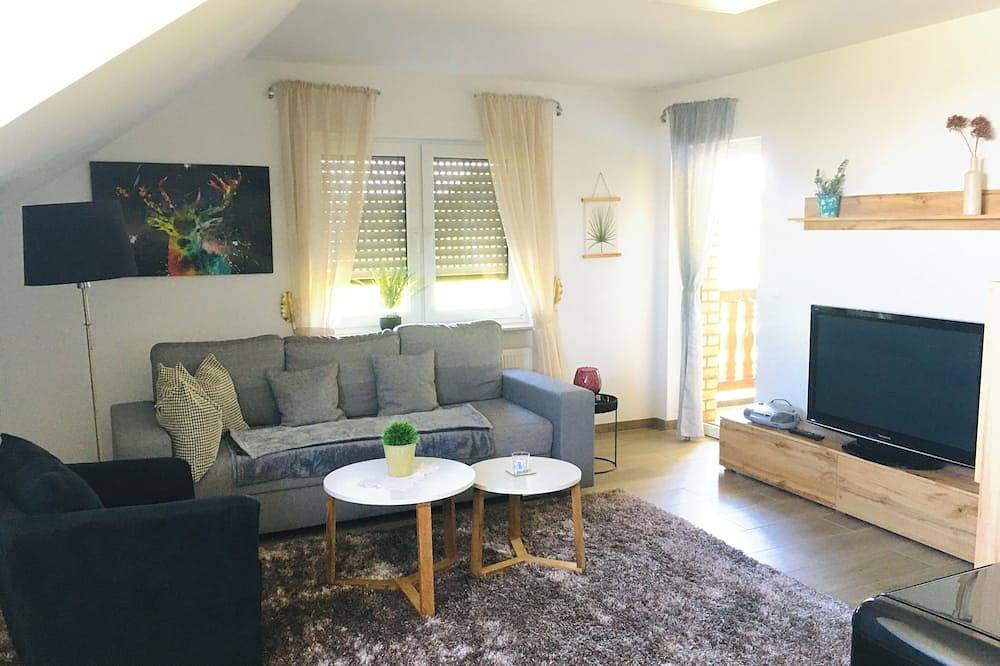 Ganze Wohnung, Ganz schöne gemütliche Dachwohnung mit herrlicher Aussicht und Ruhe in Windeck, Windecker-Ländchen