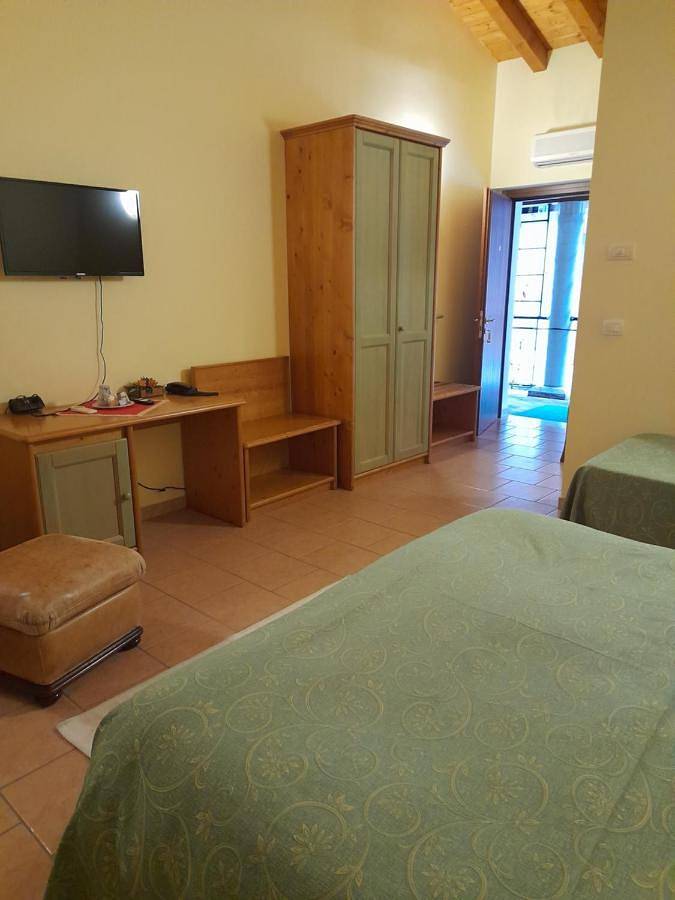 Hôtel pour 4 personnes, avec piscine ainsi que terrasse et jardin à Vivaro - 2