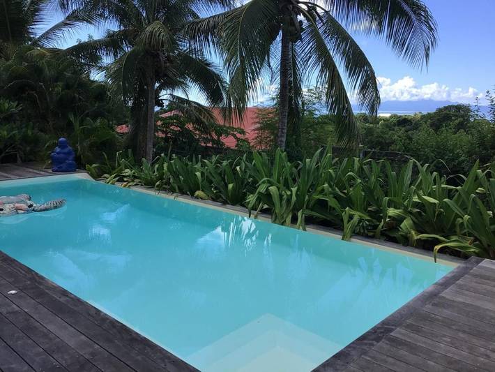 Location de vacances pour 6 personnes, avec vue ainsi que jardin et piscine dans Ecomusée de Marie-Galante