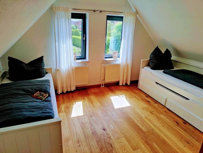 Ferienhaus für 4 Personen, mit Terrasse und Garten sowie Ausblick und Seeblick in Ihlow - 4