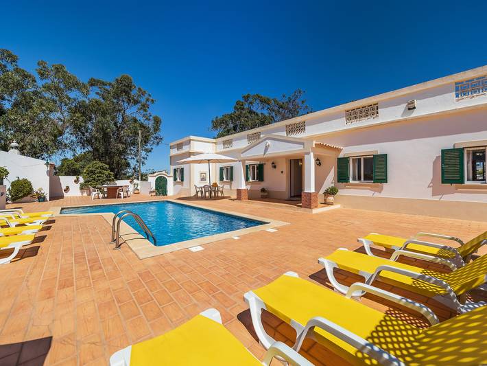 Villa für 9 Personen, mit Pool und Terrasse