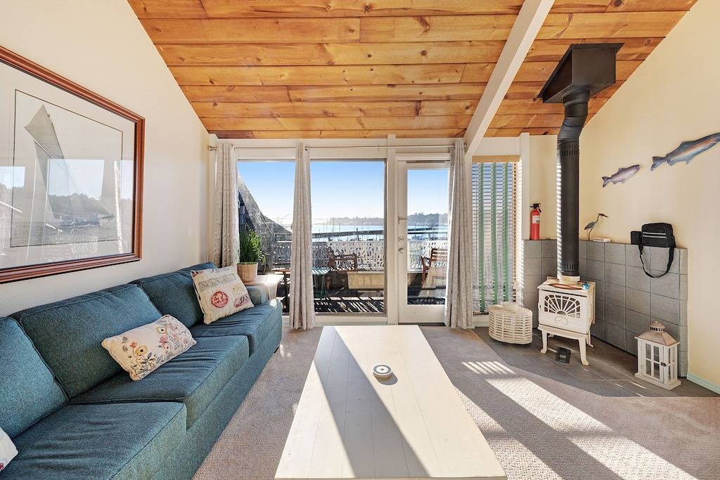 Ganze Wohnung, Bayfront Wohnung mit spektakulärer Aussicht und Gemeinschaftspool / Whirlpool / Fitnessraum! in Newport (OR), Lincoln County (OR)