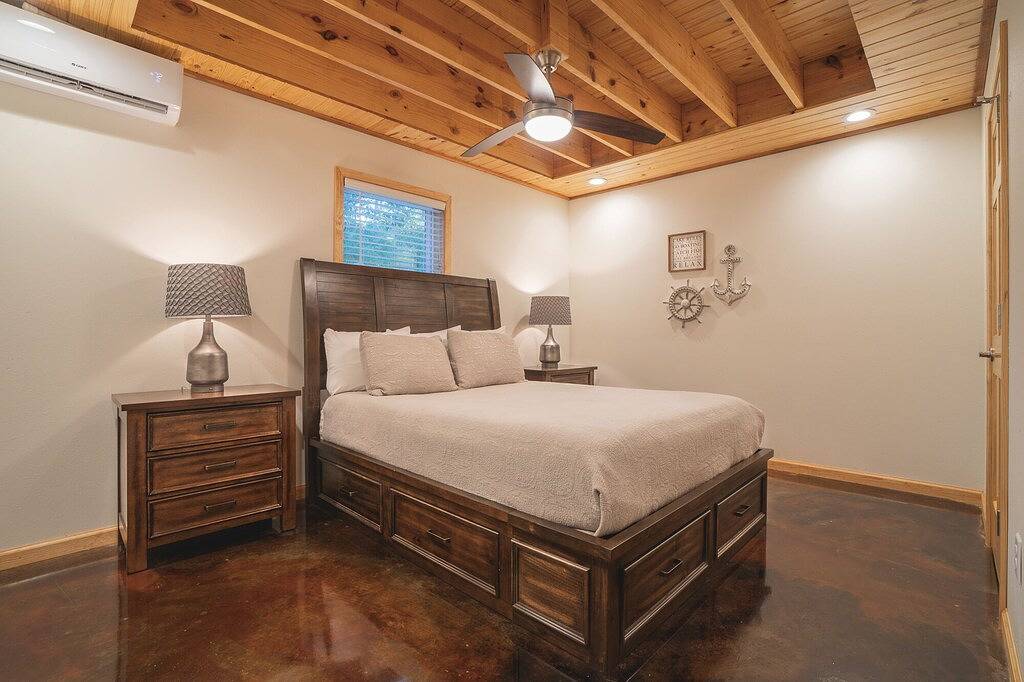 Cabin C at Safe Harbor Brady Mountain on Lake Ouachita! in Lake Ouachita