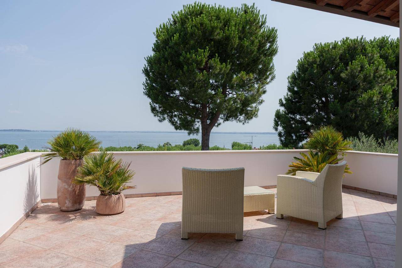 Villa Elena in Moniga del Garda, Prealpi Gardesane