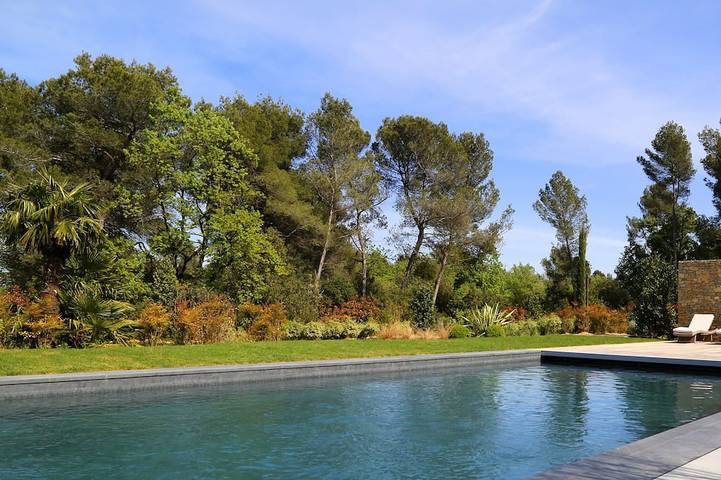 Gîte pour 4 personnes, avec terrasse ainsi que piscine et jardin - 1