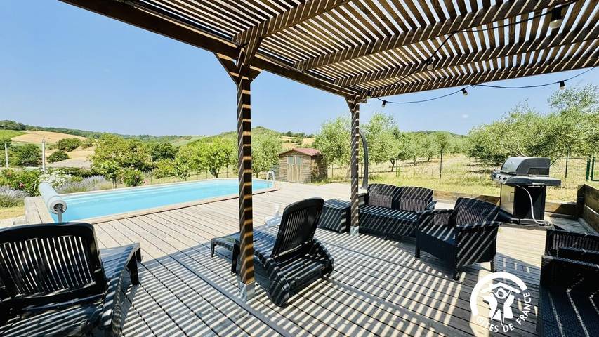 Gîte pour 6 personnes, avec Terrasse ainsi que Jardin et Piscine