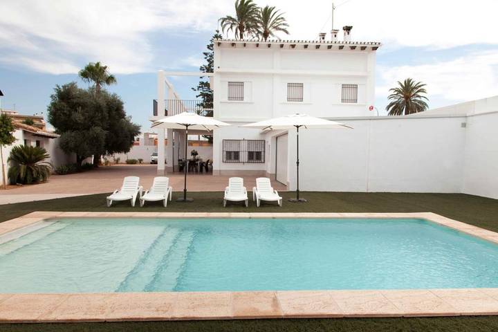 Chalet para 14 personas, con jardín además de piscina y vistas en Provincia de Valencia