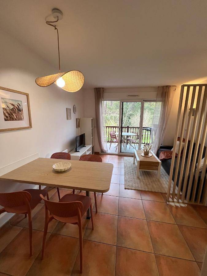 Gîte pour 4 personnes, avec piscine ainsi que jardin et terrasse dans Port De Saint Jean De Luz - 3