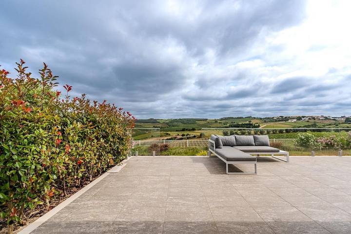 Location de vacances pour 8 personnes, avec jardin ainsi que piscine et terrasse à Cadaval - 4