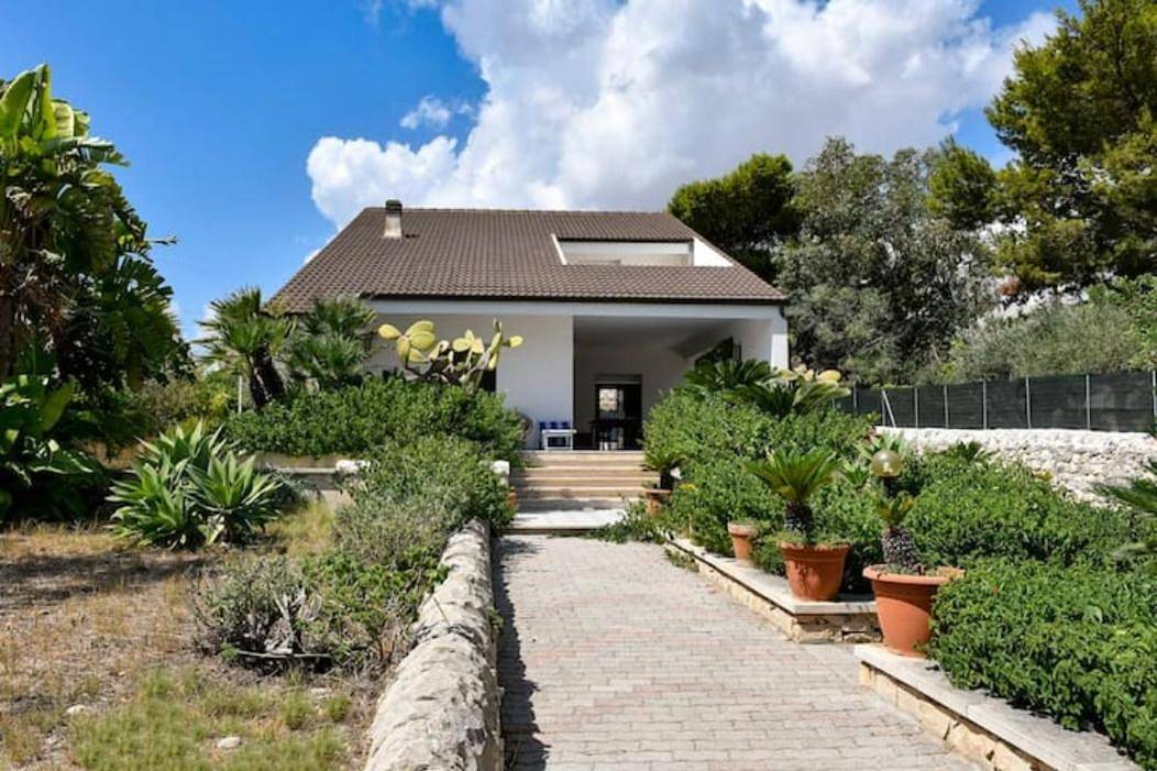 Seafront Villa "Mare in casa" in Marina di Modica, Modica