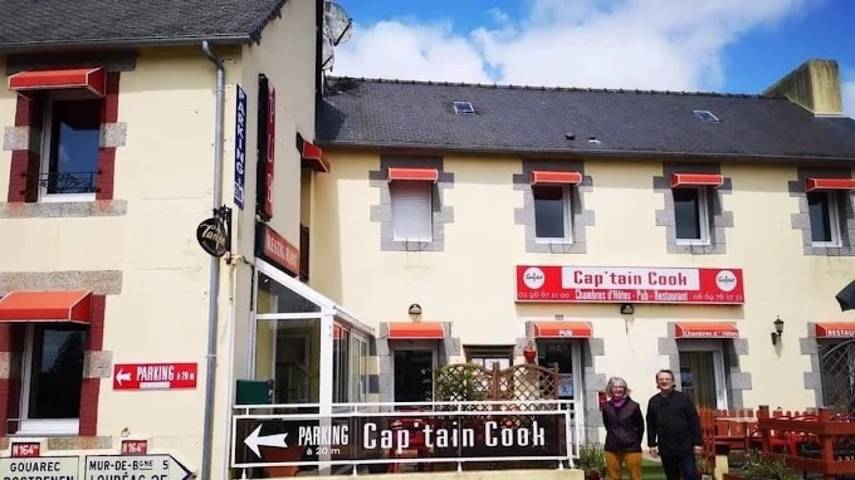 Camera doppia con bagno privato e Wi-Fi in B&B in Caurel, Guingamp Regione